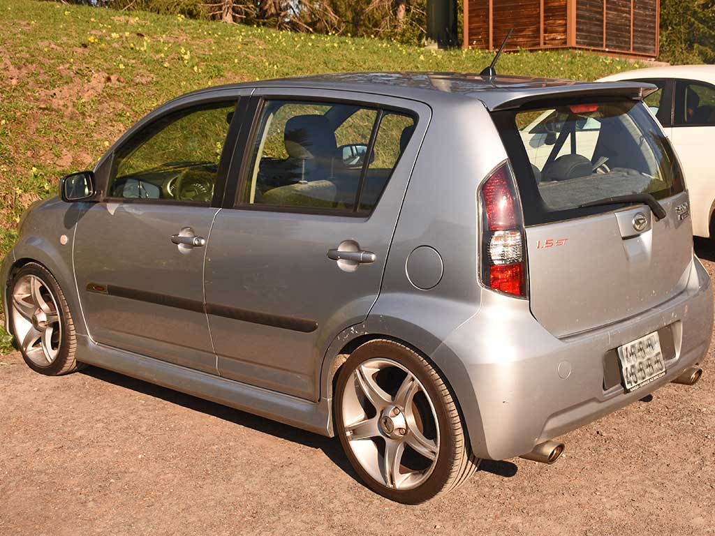 Daihatsu SIRION 1,5ST Kleinwagen Benziner manuell 2010 1495ccm 103Ps 1066kg 143000km 6,2L